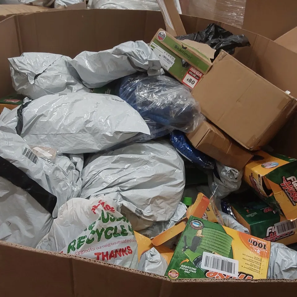 PALLET CONTAINING A LARGE QUANTITY OF ASSORTED HOSE PIPES, POOL INFLATABLES ECT