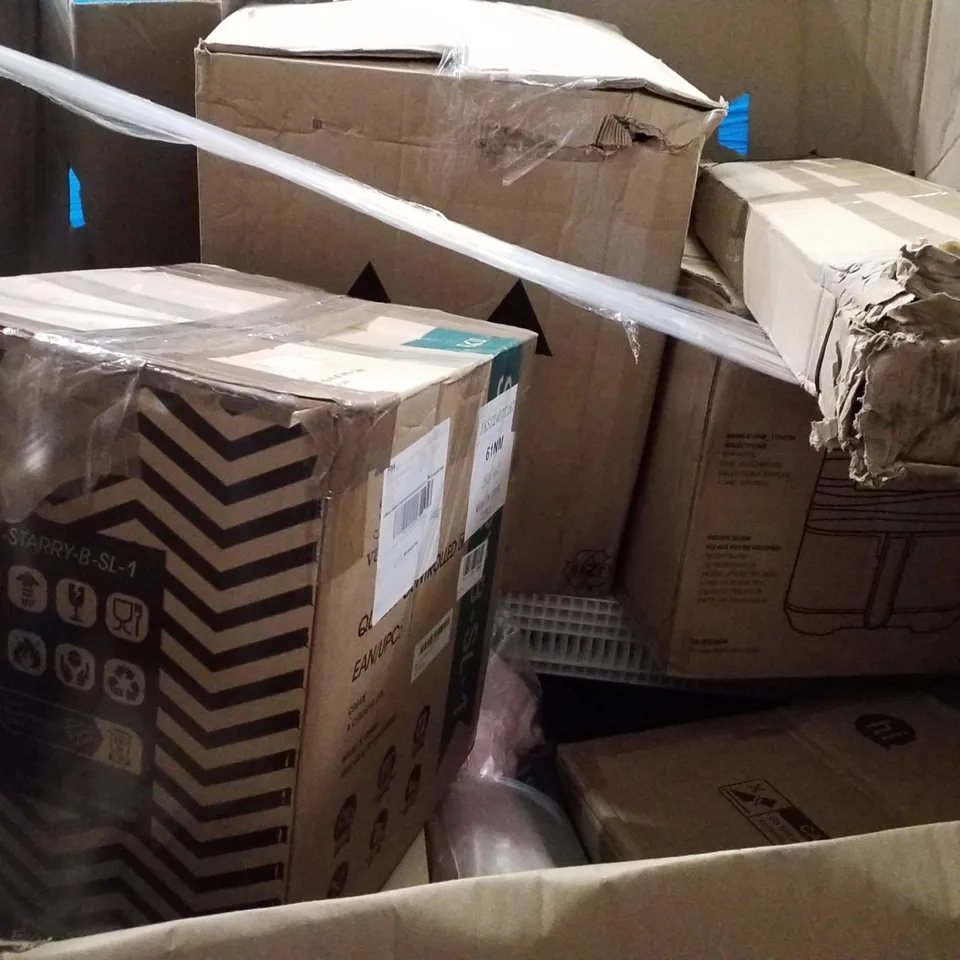 PALLET CONTAINING ASSORTED PRODUCTS TO INCLUDE CLOTHES DRYER, LED MAGNIFYING LAMP, AIR FRYER, BASSINET & BEDSIDE SLEEPER 