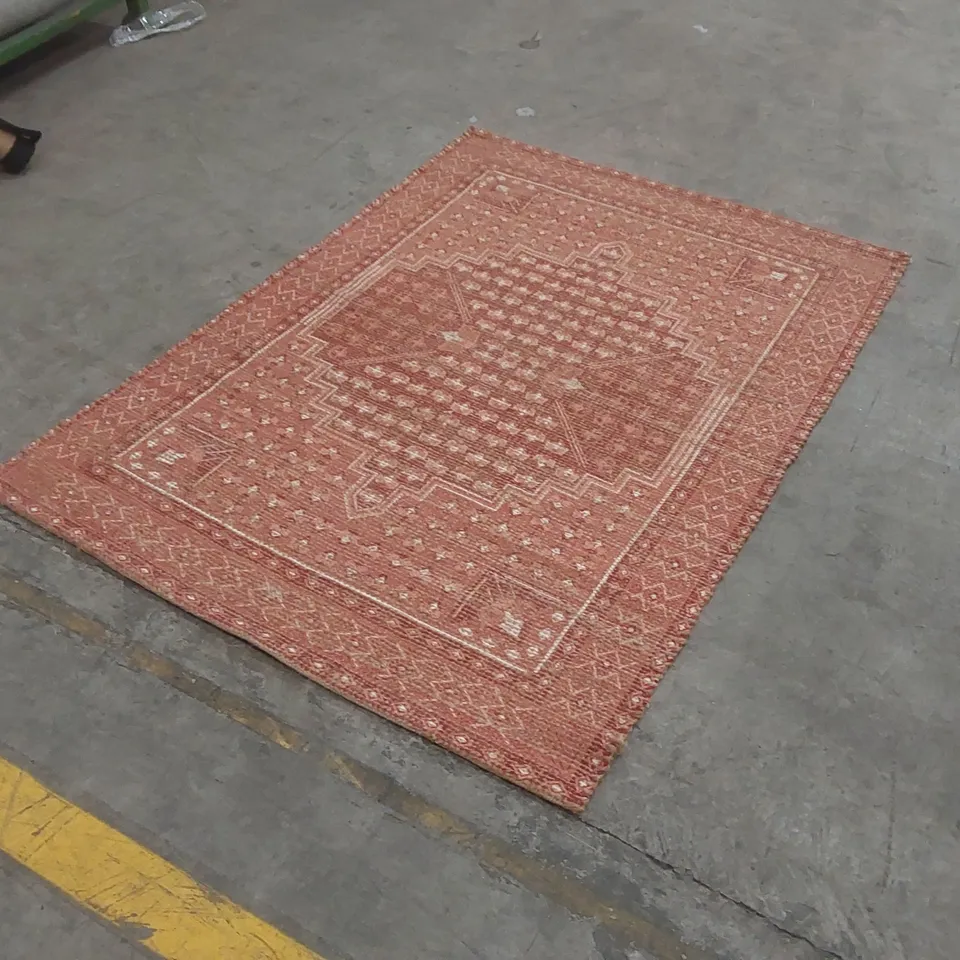 QUALITY DESIGNER AREA RUG - APPROXIMATELY 167 x 121cm