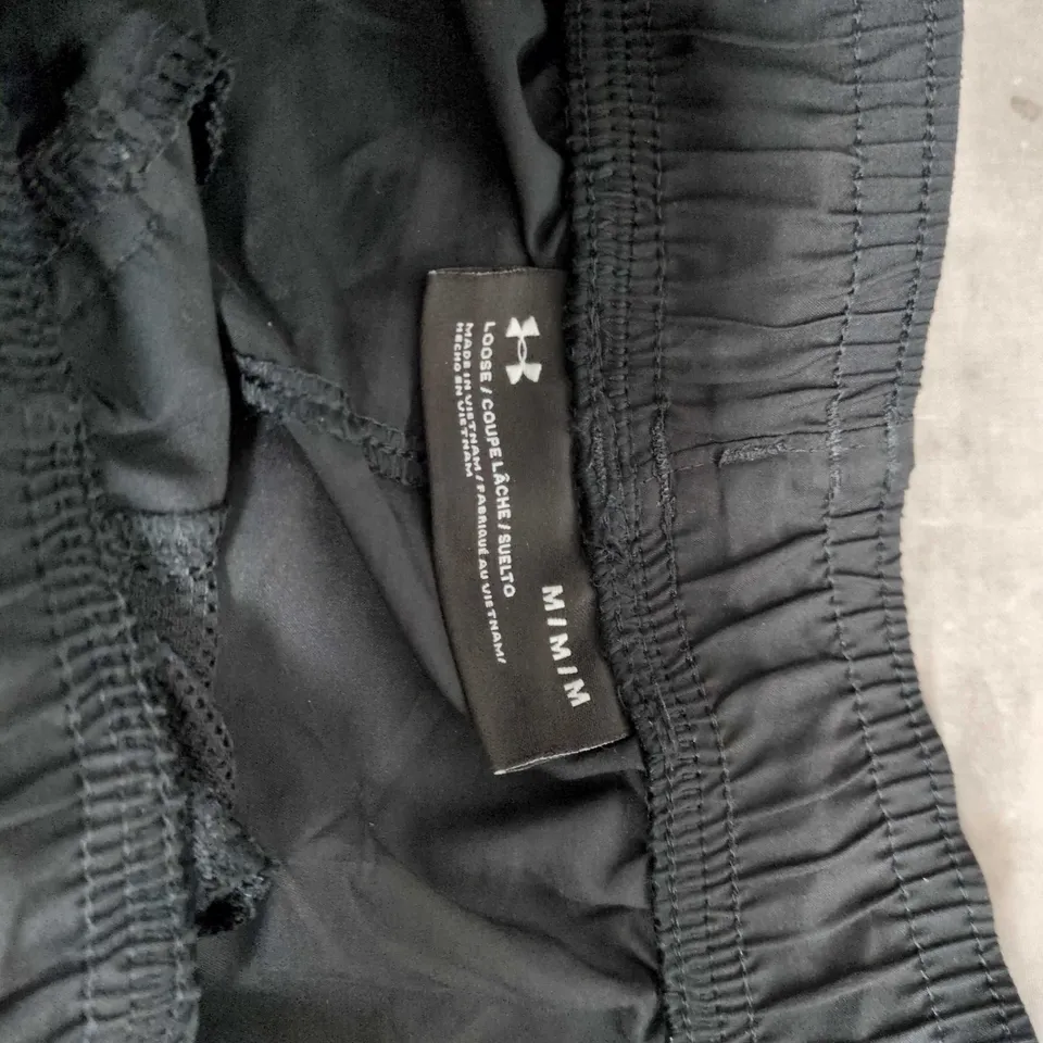 UNDER ARMOUR BLACK MEN'S ATHLETIC SHORTS, SIZE M, WITH WHITE SIDE STRIPE