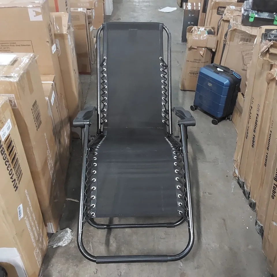 BOXED FOLDING GRAVITY LOUNGER 