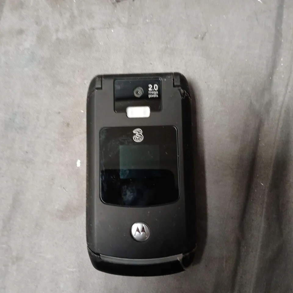 MOTOROLA MOBILE FLIP PHONE – THREE NETWORK BRANDING, 2.0 MP CAMERA
