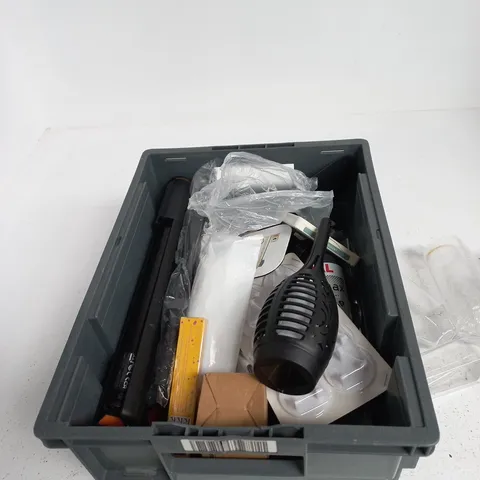 TOTE OF APPROXIMATELY 12 ASSORTED ITEMS TO INCLUDE: ASSORTED PLASTIC GLASSES 