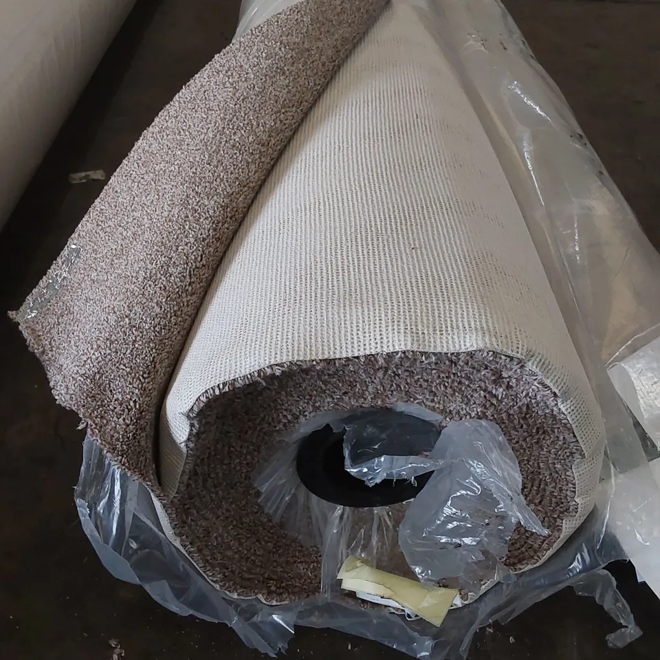 ROLL OF QUALITY DARTMOOR TWIST SB CARPET // APPROX SIZE: 21.4 X 4m