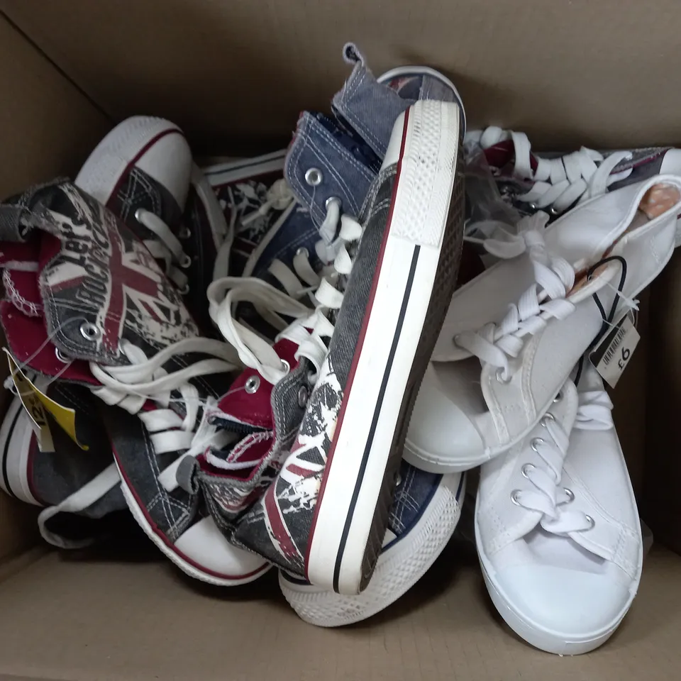 APPROXIMATELY 6 PAIR OF ASSORTED SNEAKERS TO INCLUDE SIZES 4, 4.5  