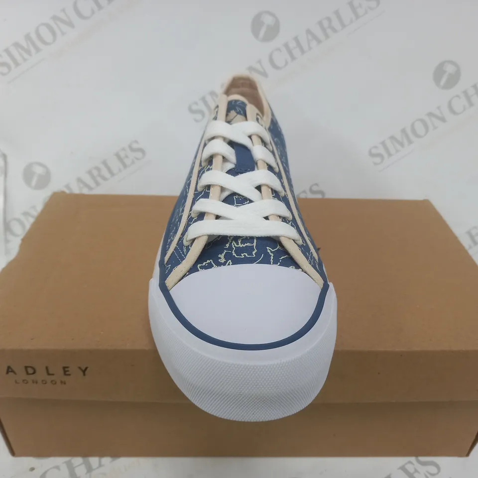 BOXED PAIR OF RADLEY LONDON CANVAS TRAINERS IN CREAM/NAVY UK SIZE 7
