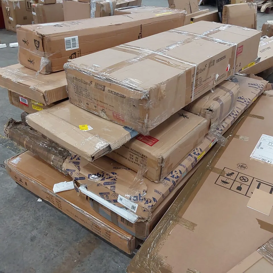 PALLET OF ASSORTED FURNITURE PARTS/CONSUMER PRODUCTS 