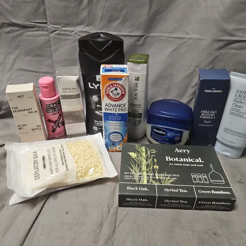 APPROXIMATELY 15 ASSORTED HEALTH & BEAUTY PRODUCTS TO INCLUDE THE CHELSEA LABORATORY RESTORE FORMULA, VASELINE PROTECTING JELLY, AERY BOTANICAL FRAGRANCE OILS, ETC