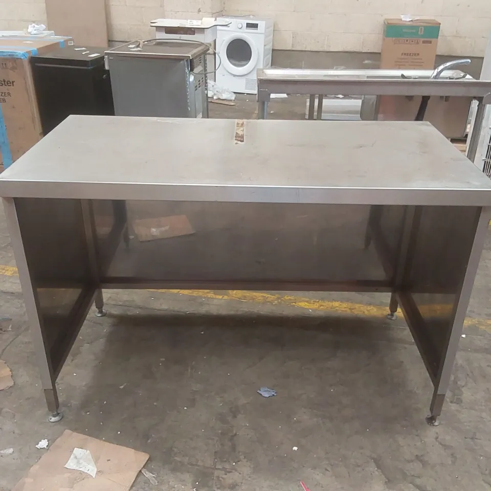 STAINLESS STEEL COMMERCIAL KITCHEN WORKTOP