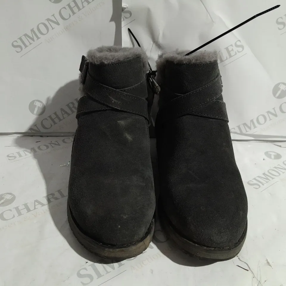 EMU MERAK SUEDE BOOTS SIZE 4