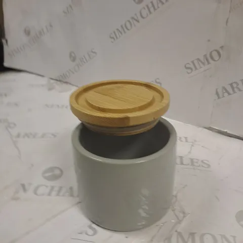BOX OF 5 ASSORTED ITEMS TO INCLUDE BISCUIT JAR, BOWL, STACKING TUB