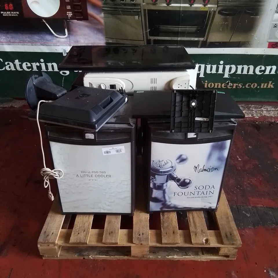 PALLET TO CONTAIN 4 X ASSORTED MINI BARS & OTHER ASSORTED ITEMS. INCLUDES COMPUTER MONITORS, TV SCREEN, HEATER ETC