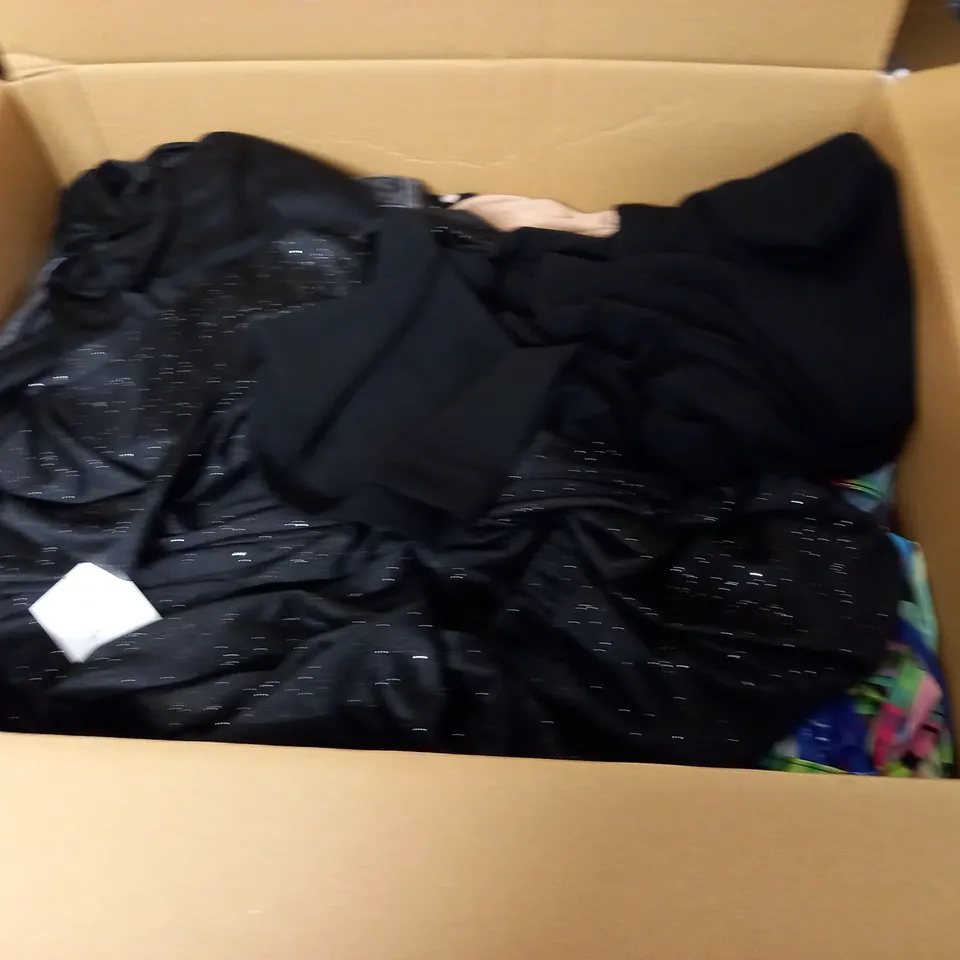 LARGE QUANTITY OF ASSORTED CLOTHING ITEMS TO INCLUDE EMERY ROSE, MASURI AND MNG