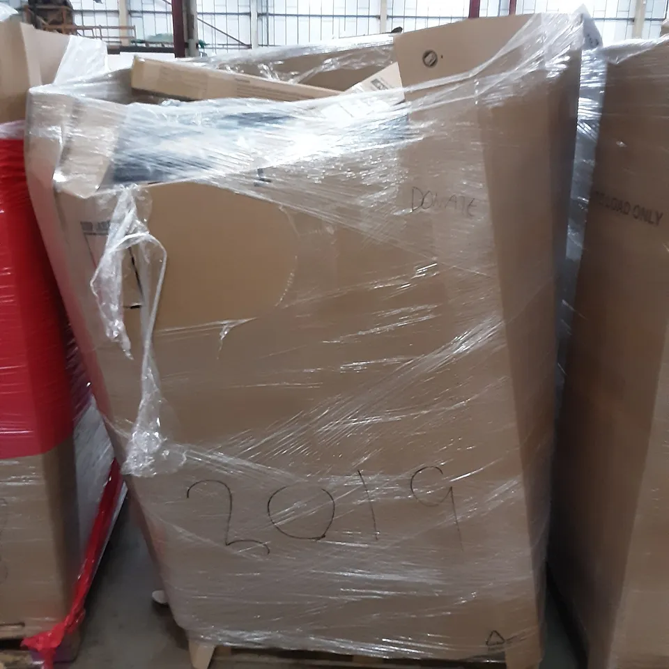 PALLET OF ASSORTED PRODUCTS INCLUDING LEVEL 8 SUITCASE, GARDEN KNEELER, GELATIN TOILET SEAT, VIPMOON LED CEILING LIGHT FIXTURES, TANZUOER BLINDS