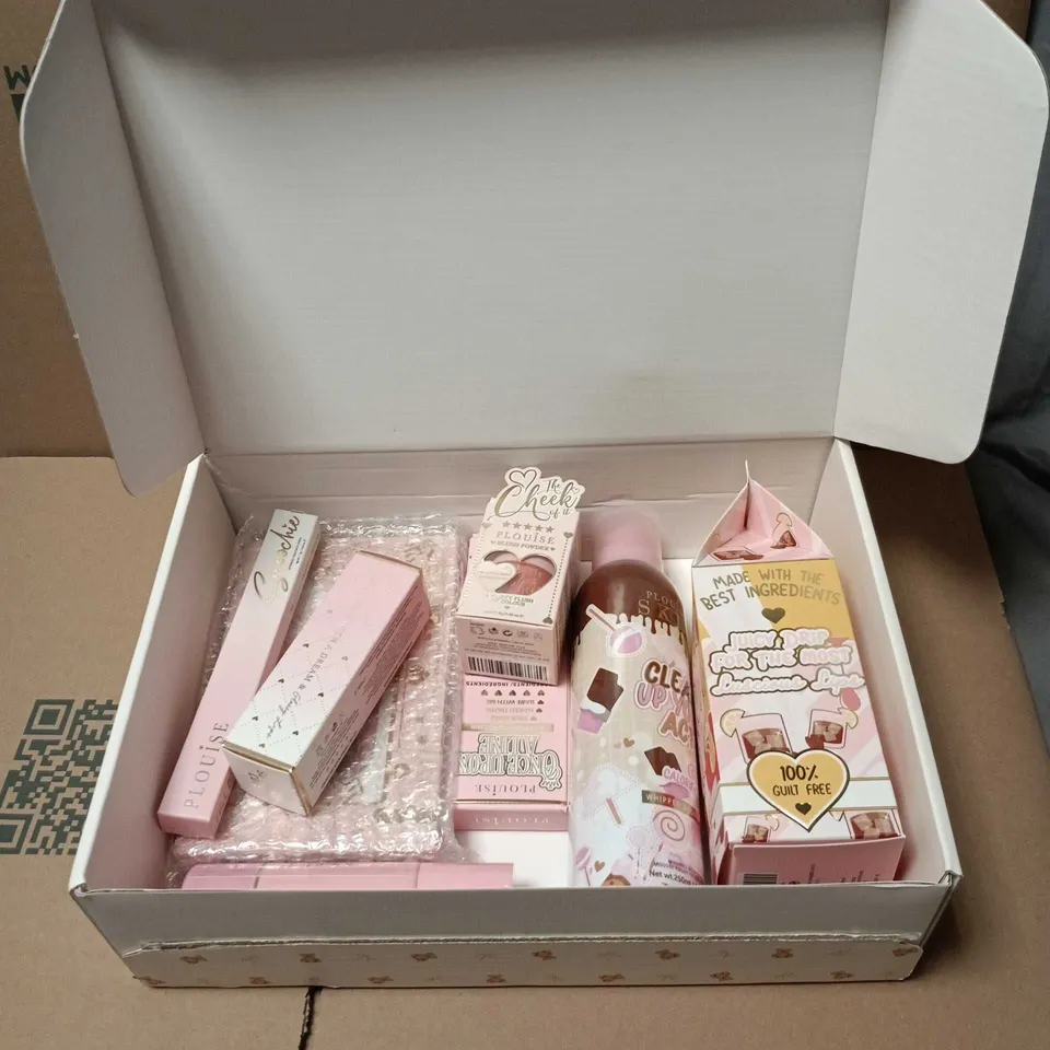 PLOUISE TEDDY TOUCH 8 ITEM GIFT SET TO INCLUDE BLUSH POWDER, BODY FOAM ETC