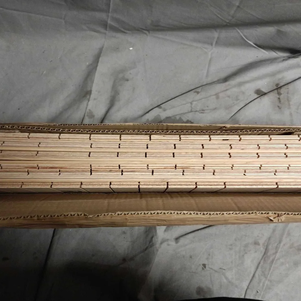 LAMINATE FLOORING PLANK – LIGHT OAK EFFECT