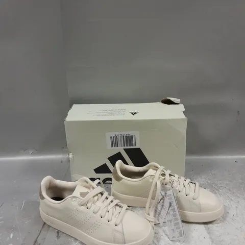 BOXED PAIR OF ADIDAS ADVANTAGE PREMIUM TENNIS UK 7.5