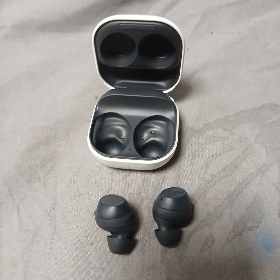 SAMSUNG GALAXY FE WIRELESS EARBUDS SM-R400N WITH CASE – WHITE/GREY