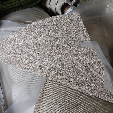 LARGE ROLL OF QUALITY HEATHCOTE CARPET // SIZE UNSPECIFIED