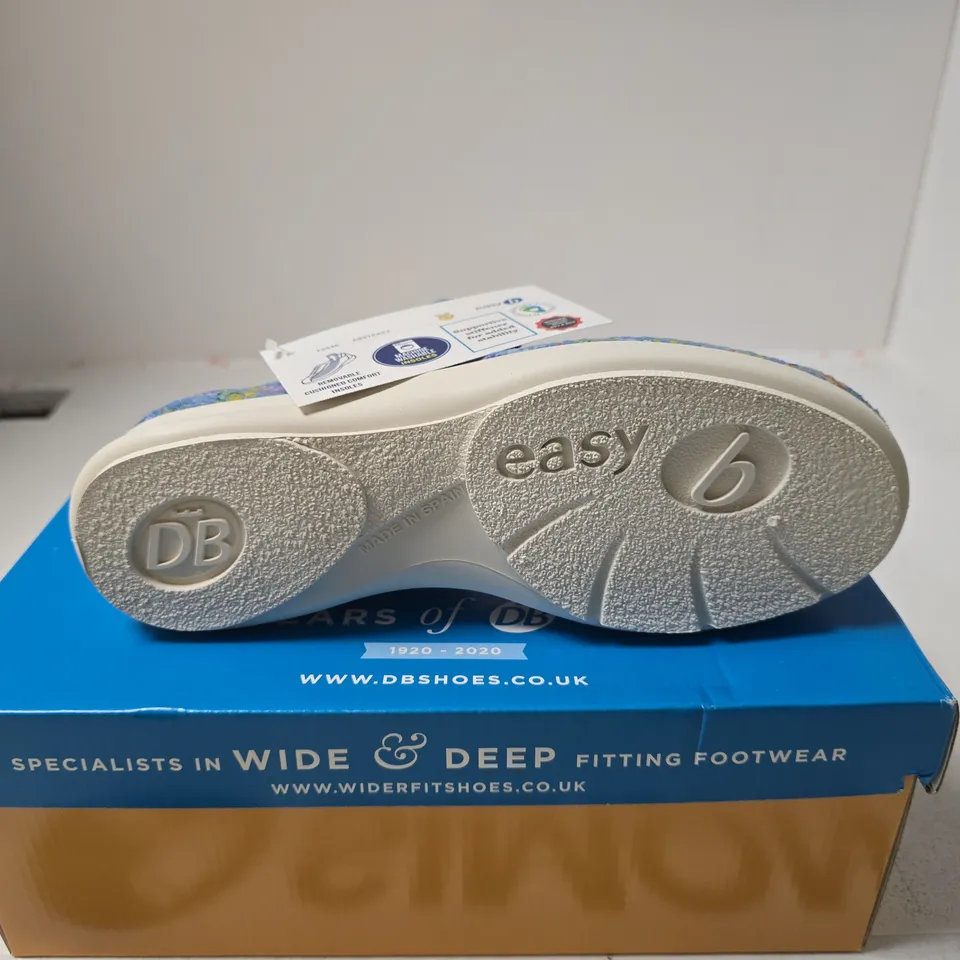 DBSHOES ABSTRACT BLUE FITTIN 2V UK 4 SHOES BOXED