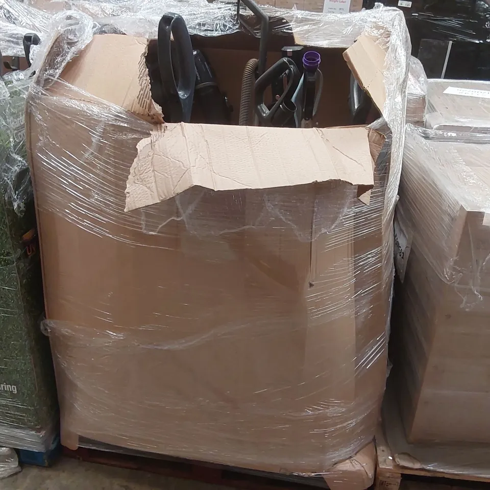 PALLET CONTAINING A LARGE ASSORTMENT OF UNCHECKED VACUUM CLEANERS