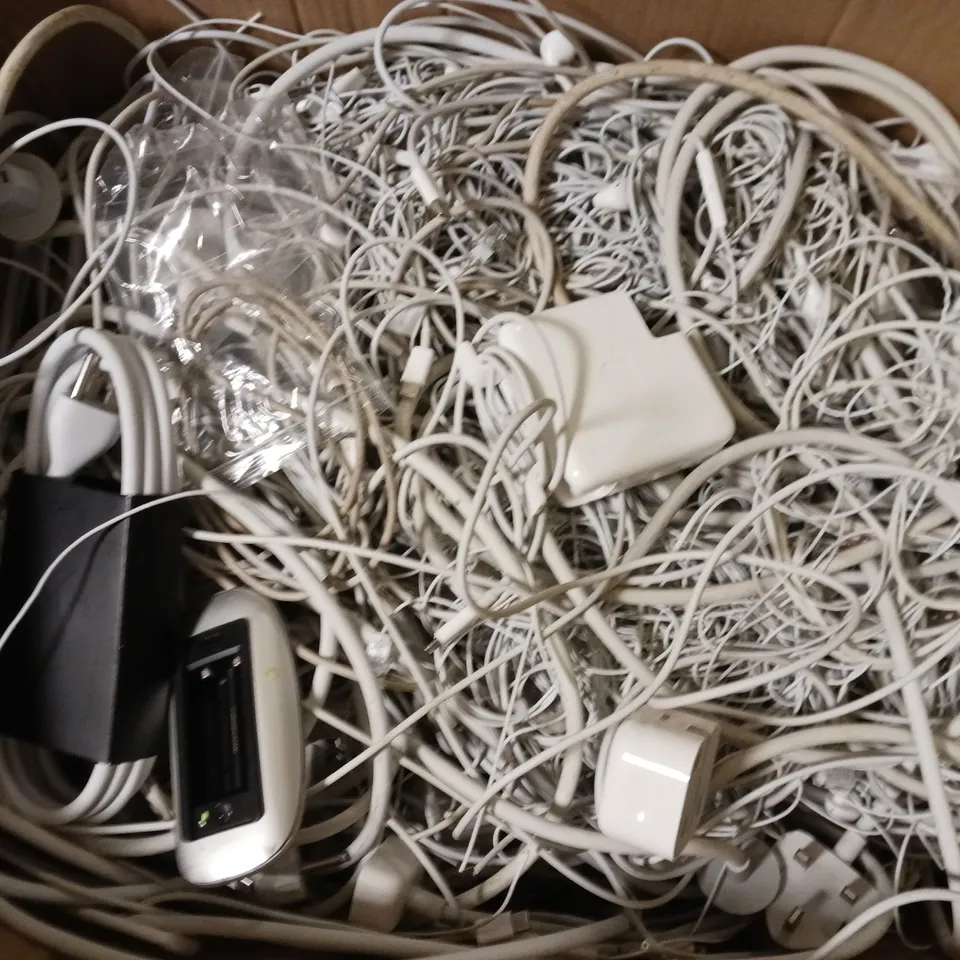 BOX OF APPROXIMATELY 15 ASSORTED ITEMS TO INCLUDE - APPLE MOUSE , MAC BOOK CHARGER , WIRED EARBUDS ETC - COLLECTION ONLY