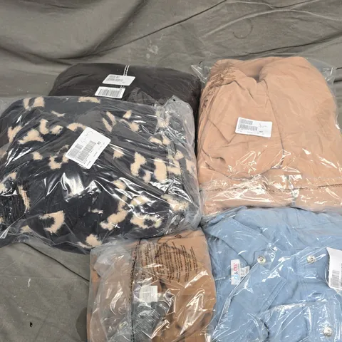 APPROXMATELY 12 ASSORTED CLOTHING ITEMS TO INCLUDE DENIM JACKET, PARKA HOODED COAT, CARDIGAN COAT, ETC