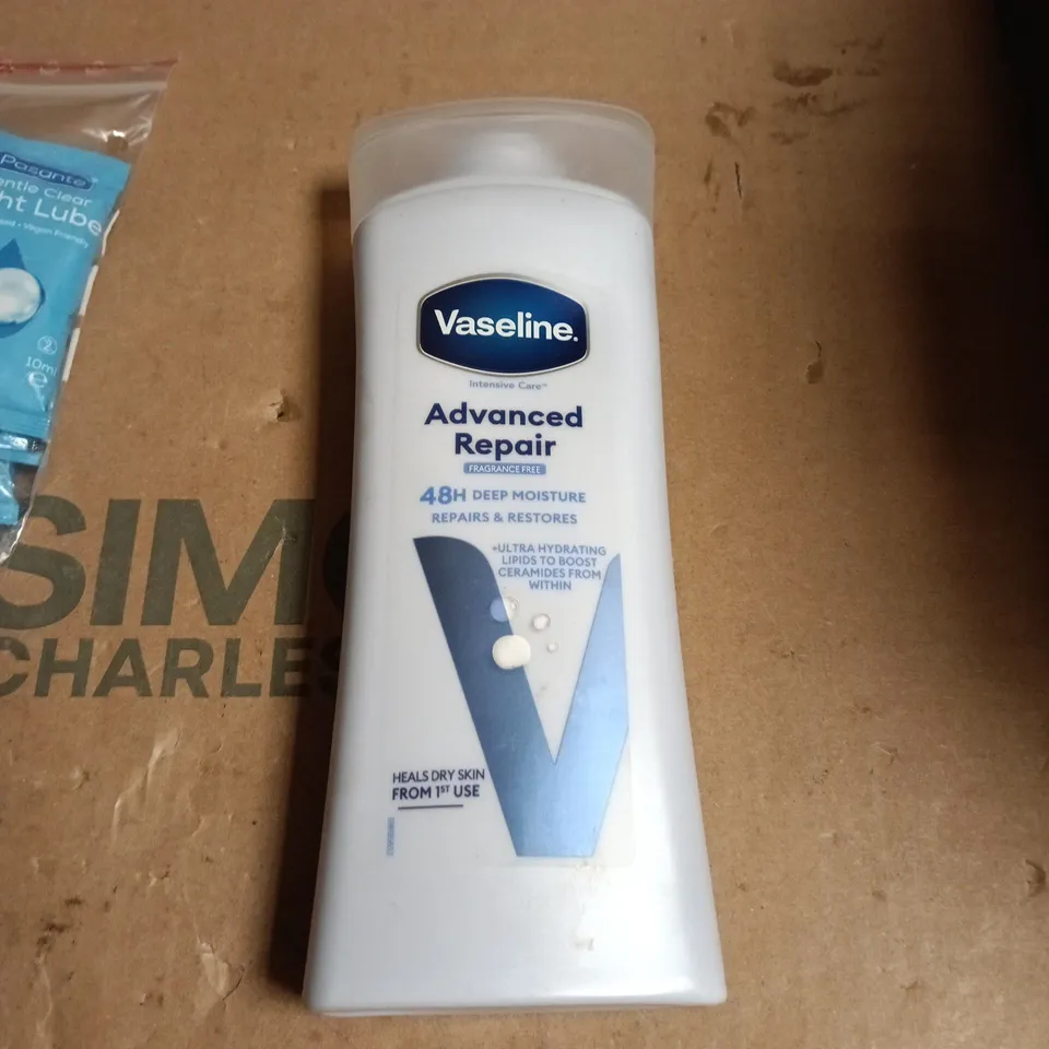 APPROXIMATELY 15 ASSORTED COSMETIC ITEMS INCLUDING VASELINE ADVANCED REPAIR , GENTLE CLEAR LIGHT LUBE AND ORIVELLE ANTI FUNGAL PEN 