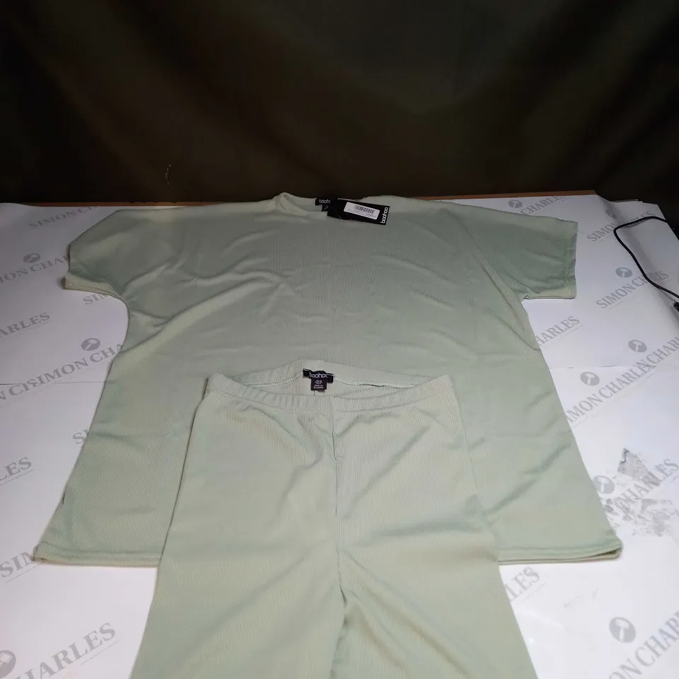 BOOHOO OVERSIZED CLYING TWIN SET - OLIVE GREEN - SIZE 10