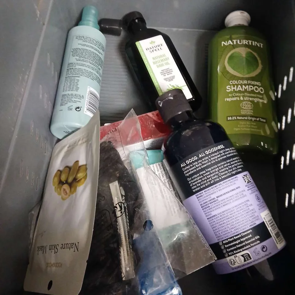 APPROXIMATEY 20 ASSORTED HEALTH AND BEAUTY PRODUCTS TO INCLUDE - MEDICUBE RED ACNE BODY PEELING SHOT - RITUALS SUGAR BODY POLISH - L'OREAL VITAMINO COLOUR SPECTRUM - ETC