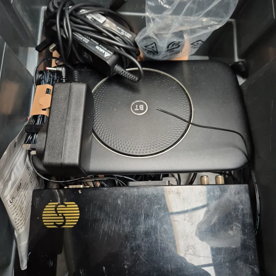 APPROXIMATELY 15 ELECTRICAL ITEMS TO INCLUDE - REMOTE CONTROLS, WIFI HUB AND POWER ADAPTERS