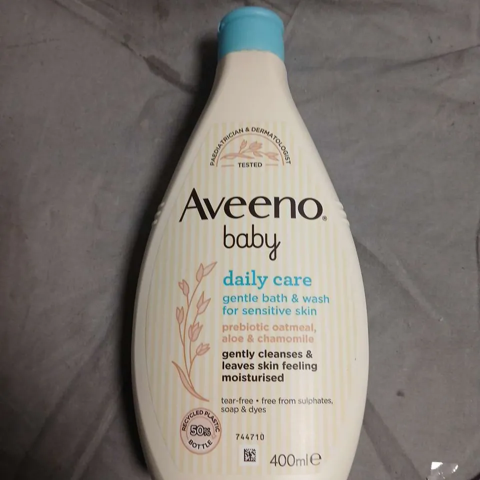 BOX OF APPROXIMATELY 15 ASSORTED COSMETIC ITEMS INCLUDING TREPADORA CURL THERAPY AND AVEENO BABY WASH
