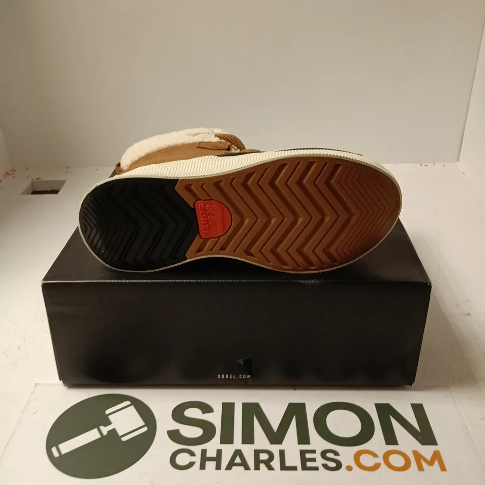 BOXED PAIR OF SOREL OUT N ABOUT IV CHILL WP BOOTS IN BROWN/BLACK - UK 7