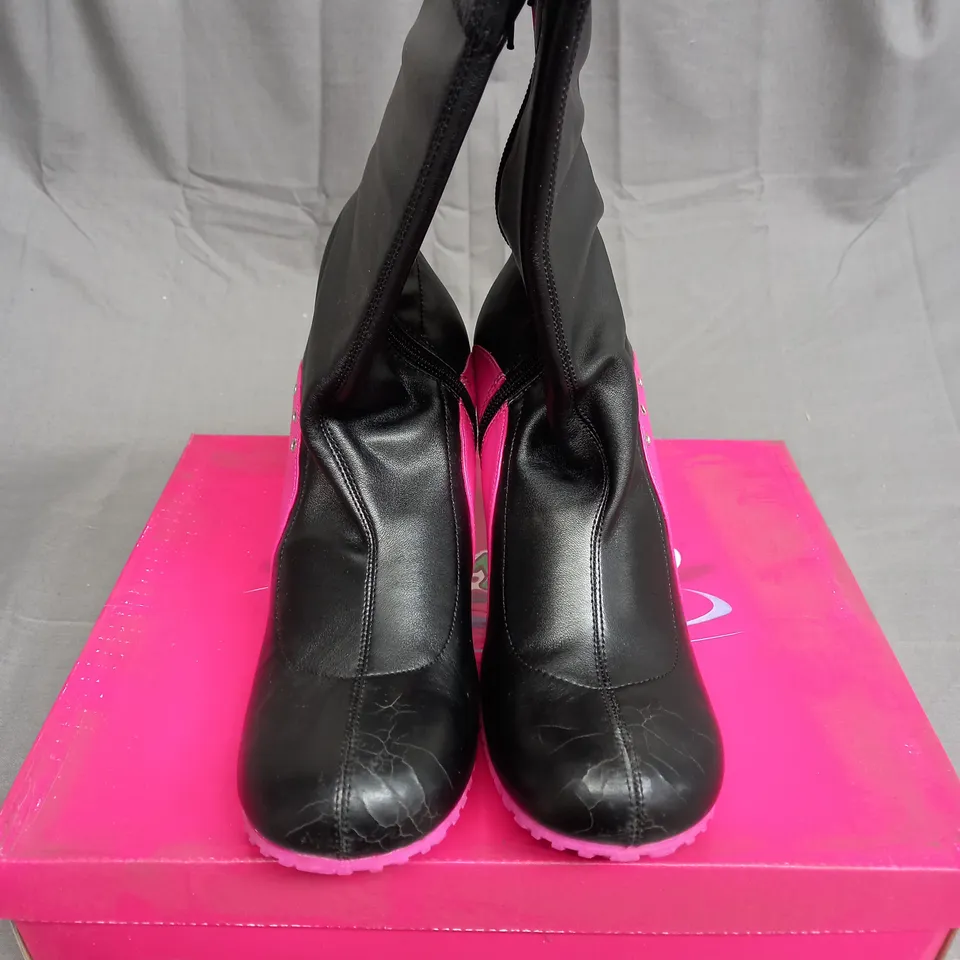 BOXED BAMBOO LEATHER BALLER HIGH HEEL SHOES IN PINK AND BLACK SIZE 8.5