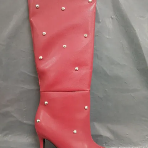 BOXED PAIR OF NASTY GAL POINTED TOE HIGH HEEL KNEE-HIGH BOOTS IN RED SIZE 6