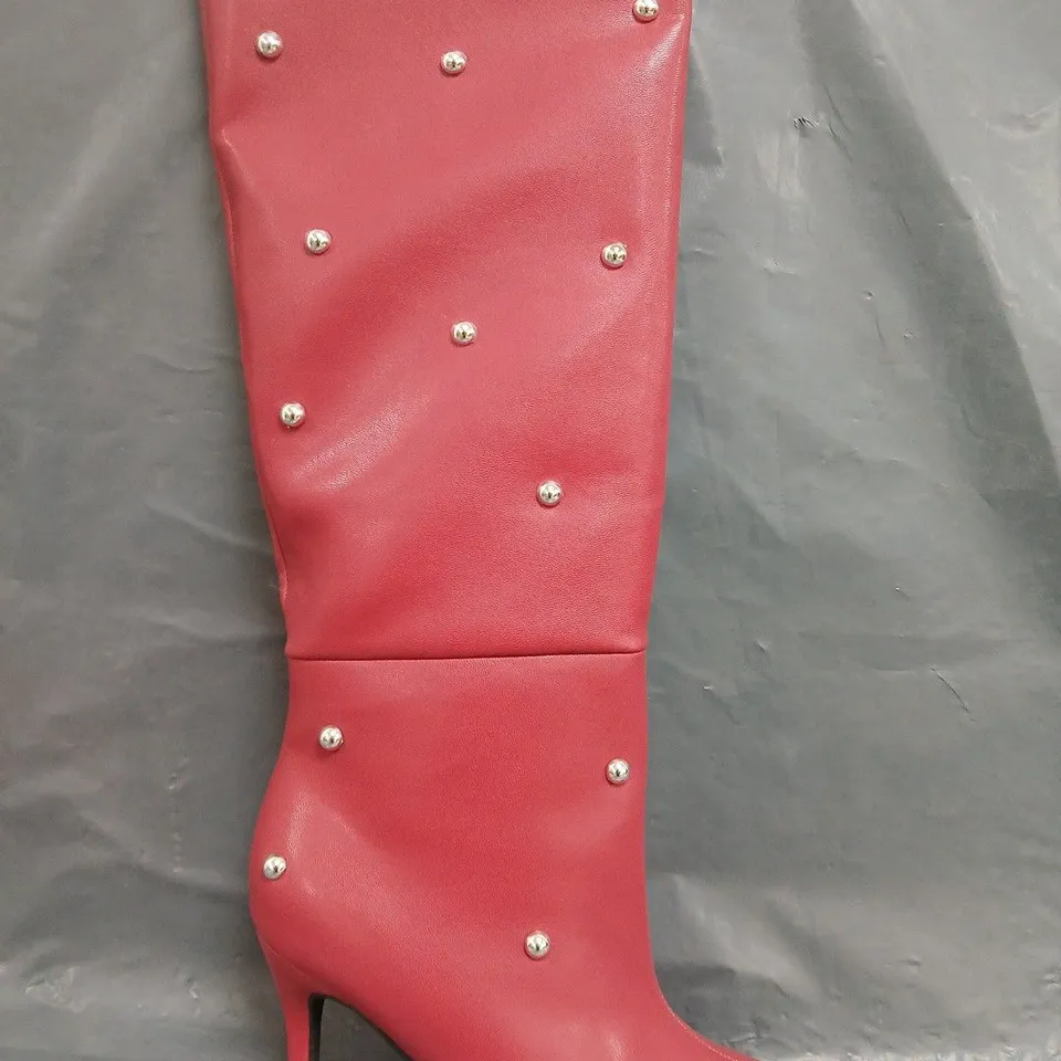 BOXED PAIR OF NASTY GAL POINTED TOE HIGH HEEL KNEE-HIGH BOOTS IN RED SIZE 6