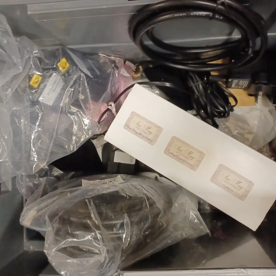 BOX OF APPROX 20 ASSORTED ITEMS TO INCLUDE POSUGEAR DIGITAL CABLE, KYLIE DISCO GUEST LOST EDITION, VARIOUS AVA MAY AROMAS, ETC. 