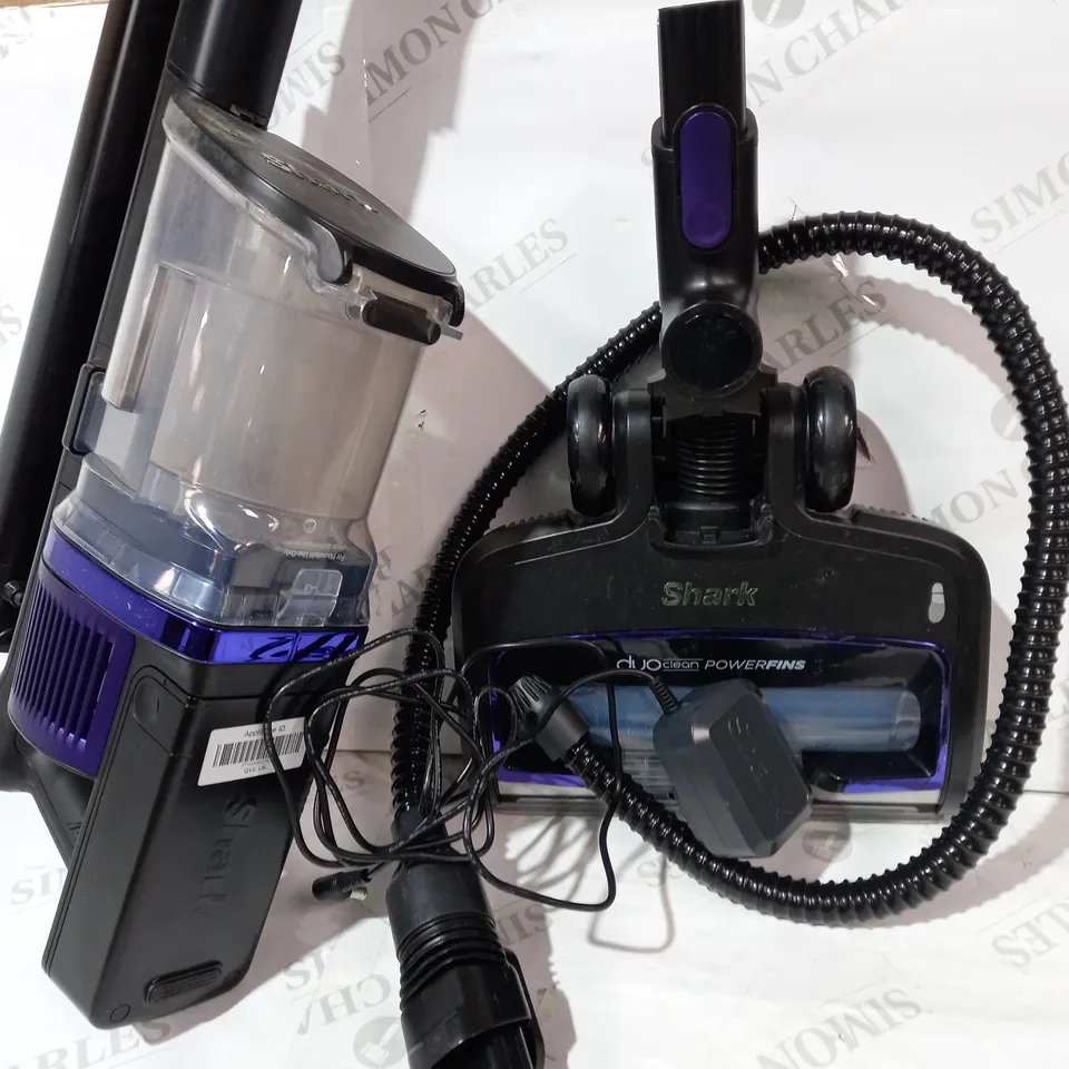 SHARK COMPLETE HOME CORDLESS STICK VACUUM