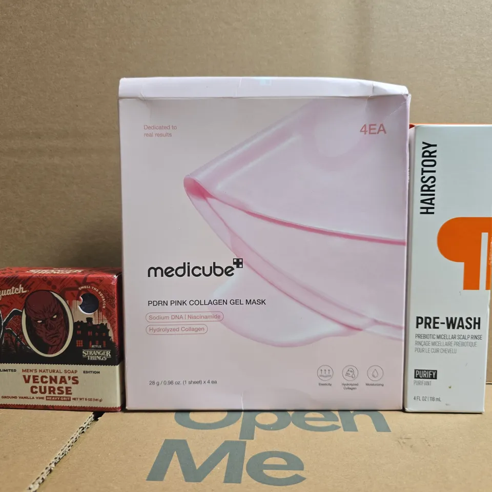 APPROXIMATELY 10 ASSORTED COSMETIC ITEMS TO INCLUDE DR SQUATCH, HAIRSTORY, ETC - COLLECTION ONLY