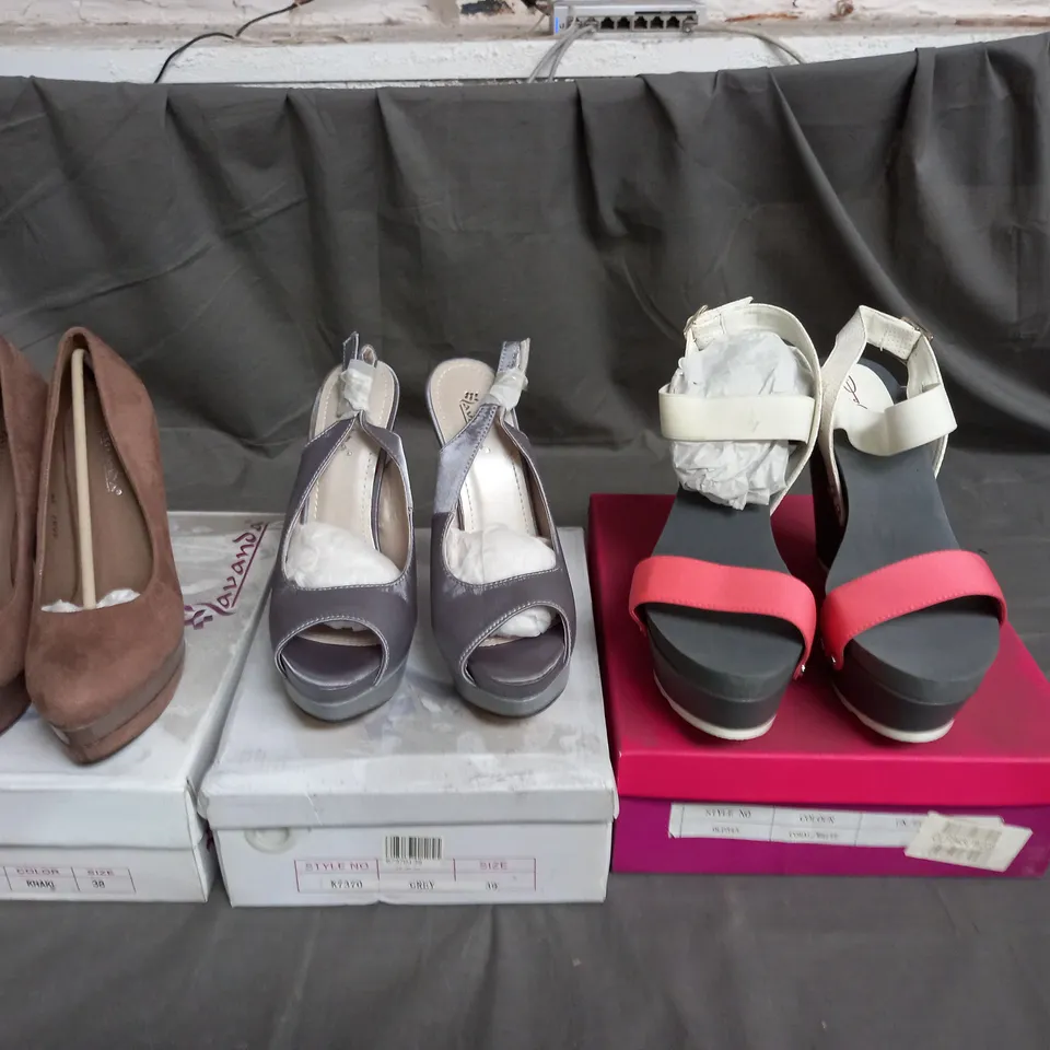 APPROXIMATELY 12 PAIRS OF ASSORTED SHOES IN VARIOUS STYLES AND SIZES TO INCLUDE ELLE SASHAY SHOES SIZE 7.5 