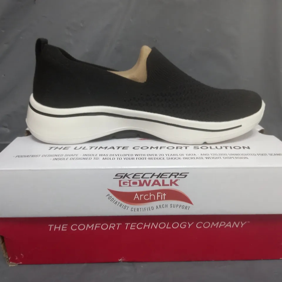 SKECHERS GO WALK TRAINERS BLACK SIZE 5