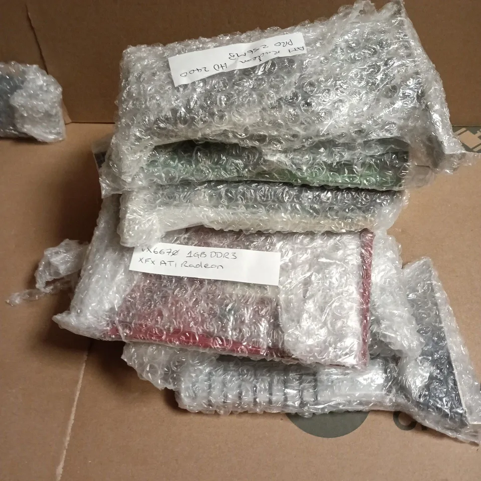 APPROXIMATELY 10 ASSORTED GRAPHICS CARDS INCLUDING ASUS AND ATI 