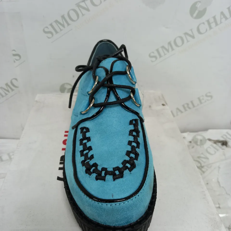 BOXED PAIR OF LIGHT BLUE BLACK PRINT PLATORM SHOE SIZE 4