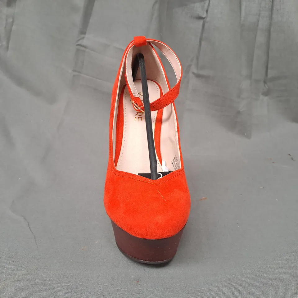 BOX OF APPROXIMATELY 10 PAIRS OF FIORE HIGH WOODEN PLATFORM SHOES IN ORANGE IN VARIOUS SIZES