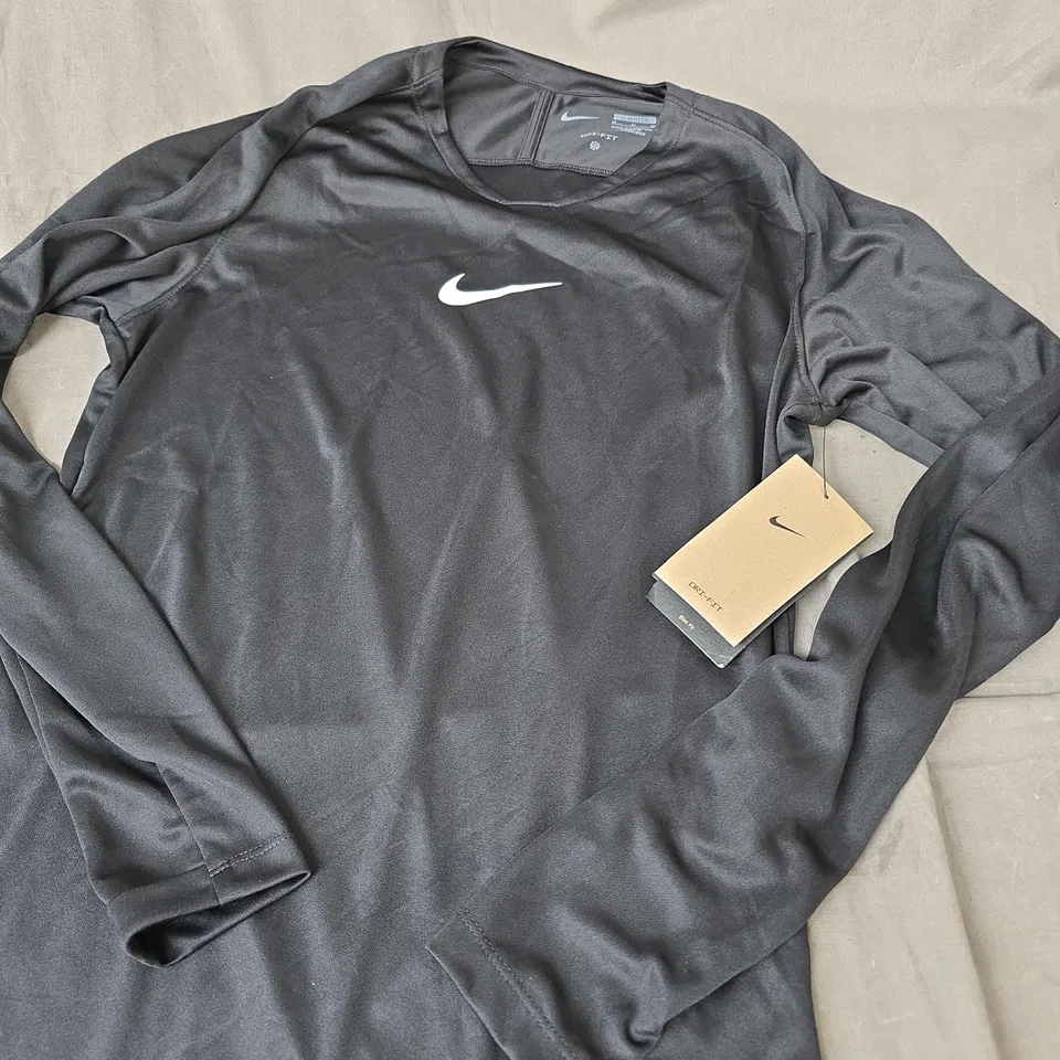 NIKE LOGO LONG SLEEVE SLEEVE SMLIM FIT TEE - SIZE M