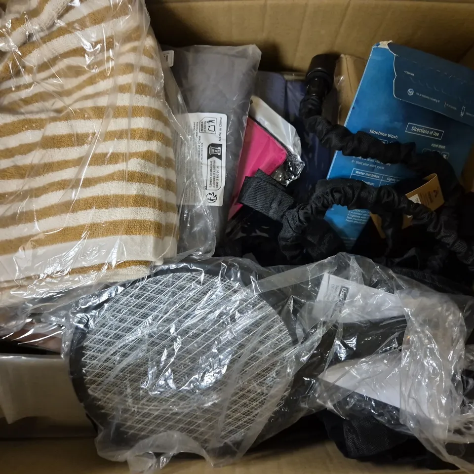 APPROXIMATELY 15 ASSORTED HOUSEHOLD PRODUCTS TO INCLUDE FLY SWATTER, GARDEN HOSE, PARASOL COVER, ETC