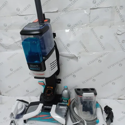 SHARK CARPET XPERT DEEP CARPET CLEANER & BUILT IN STAIN STRIKER EX200UK