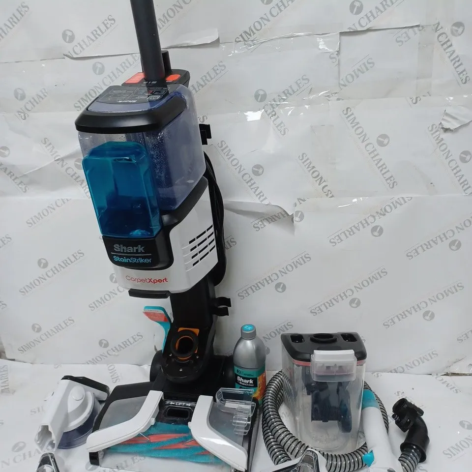 SHARK CARPET XPERT DEEP CARPET CLEANER & BUILT IN STAIN STRIKER EX200UK