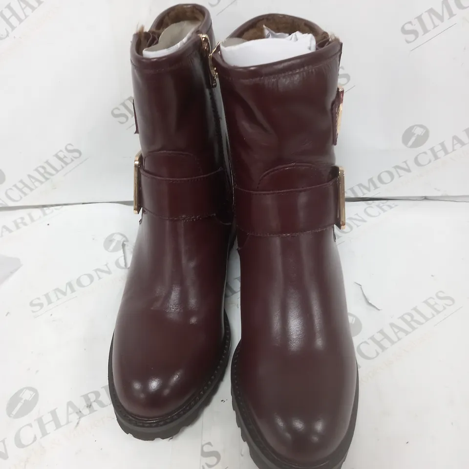 BOXED MODA IN PELLE CORNELIA BIKER BROWN SIZE 5