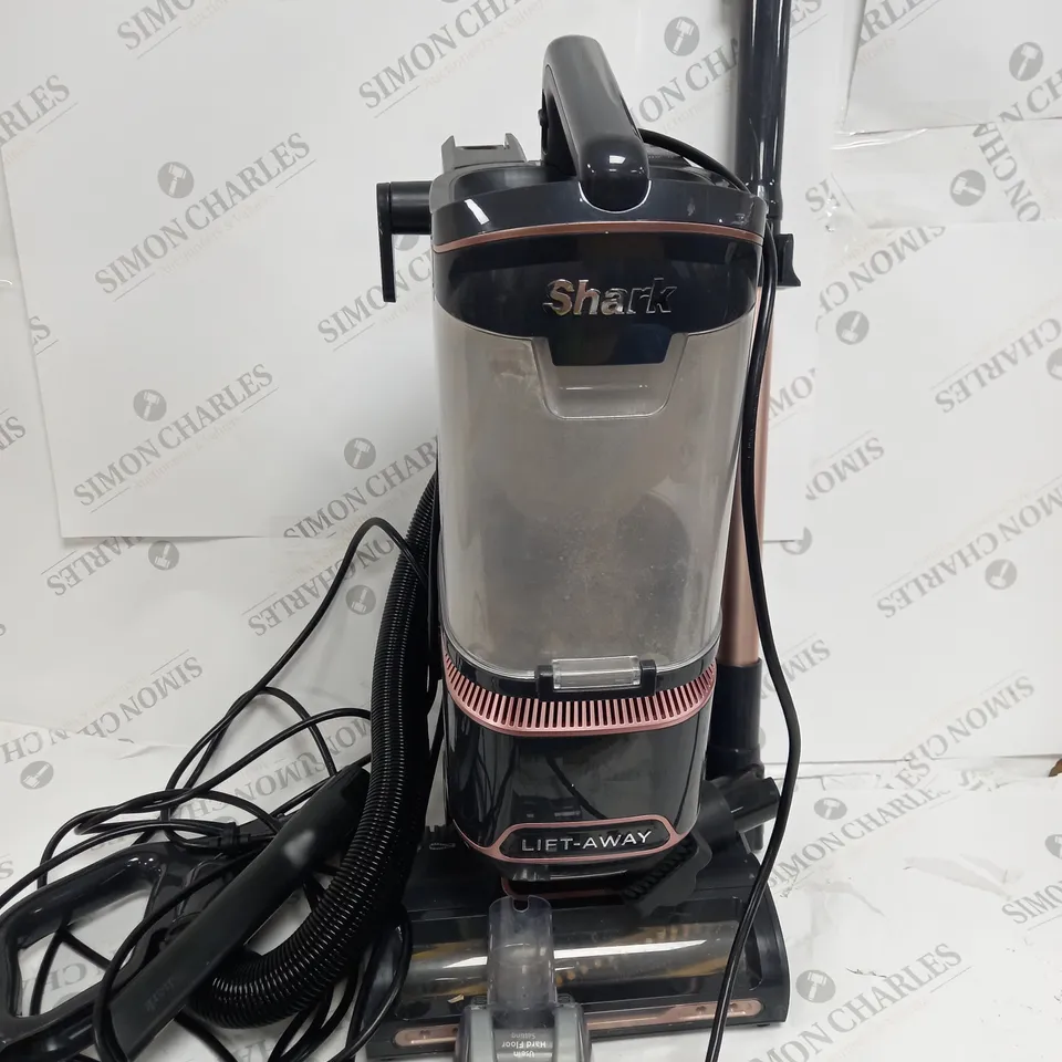SHARK LIFT-AWAY VAC CLEANER - NZ690UKT